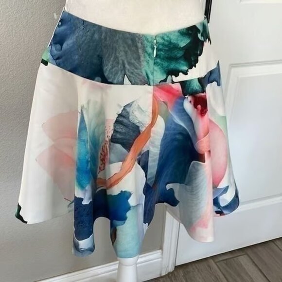 Style Stalker Paradise Skirt in Bright Floral Print - Picture 2 of 4